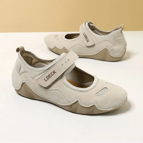 Practical and functional walking shoes for Women