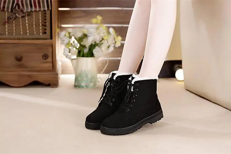 Comfortable and Warm Winter Lace-up Boots for Women