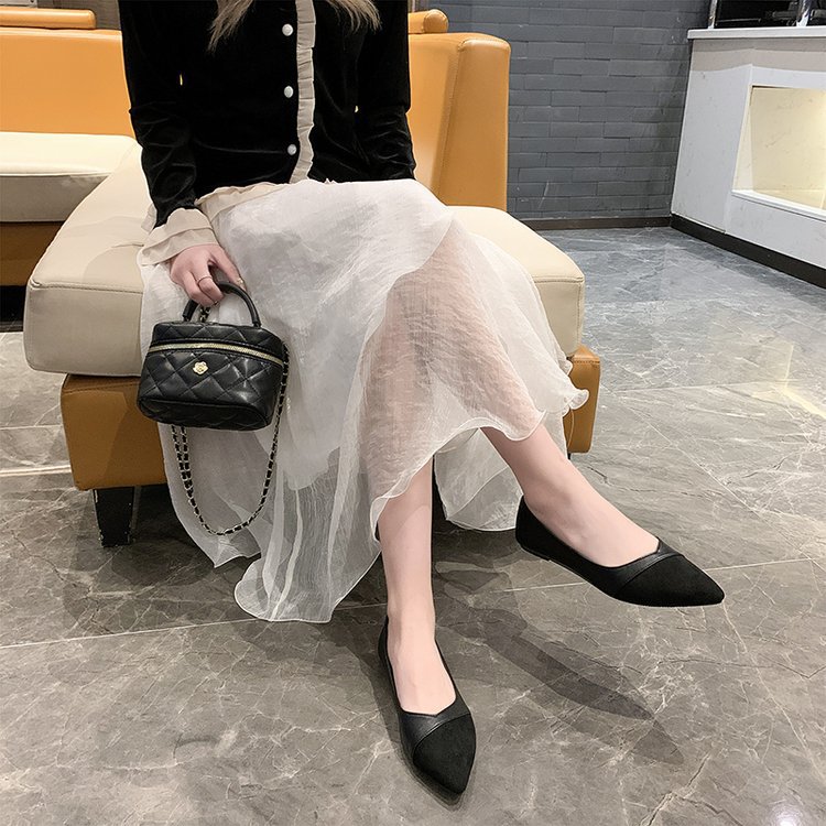 Elegant Pointed-Toe Flats – Chic Everyday Style