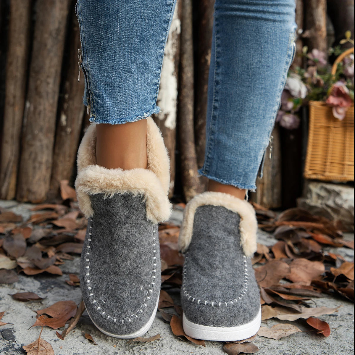 Cozy winter ankle boots with plush lining