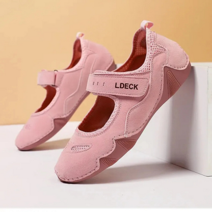 Practical and functional walking shoes for Women