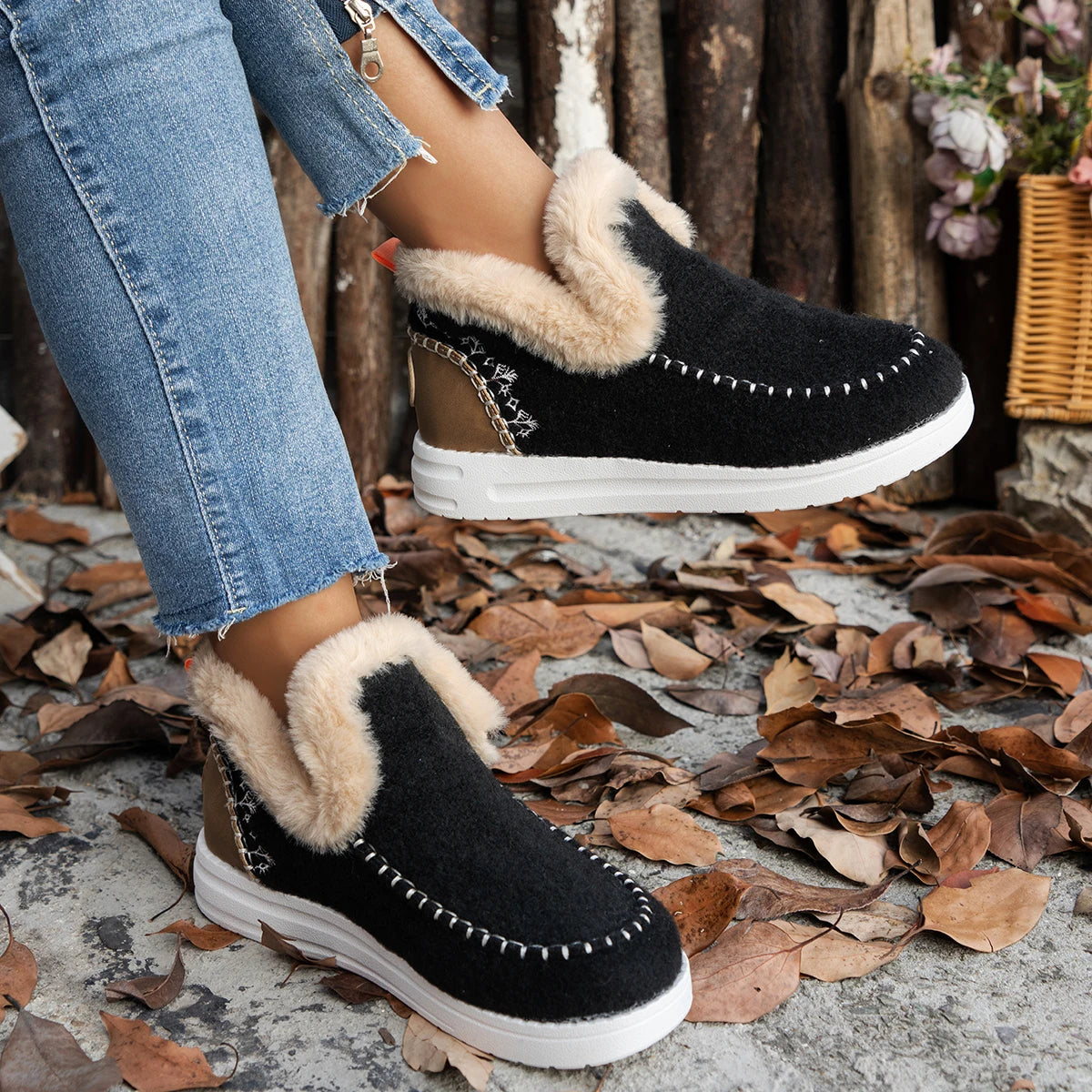 Cozy winter ankle boots with plush lining