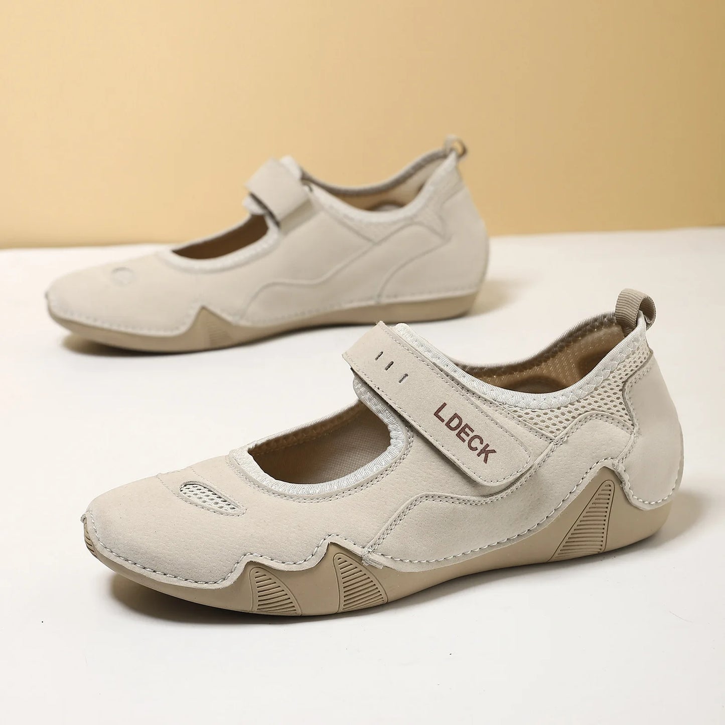 Practical and functional walking shoes for Women