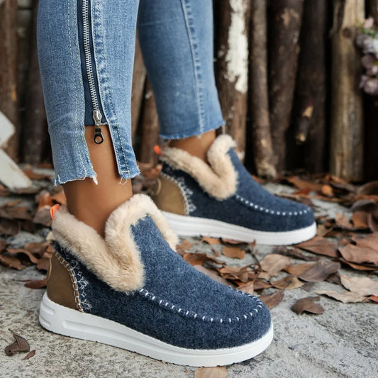 Cozy winter ankle boots with plush lining